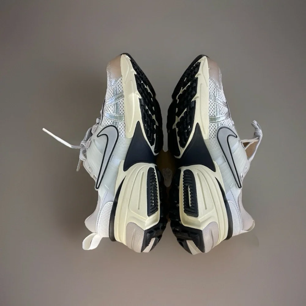 Size 10.5m / 12w - Nike V2K Run Running Shoes White Metallic Silver FD0736-100 - Picture 5 of 9